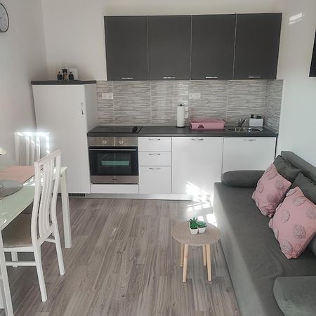 Apartment Mari Ostrvica Kültér fotó